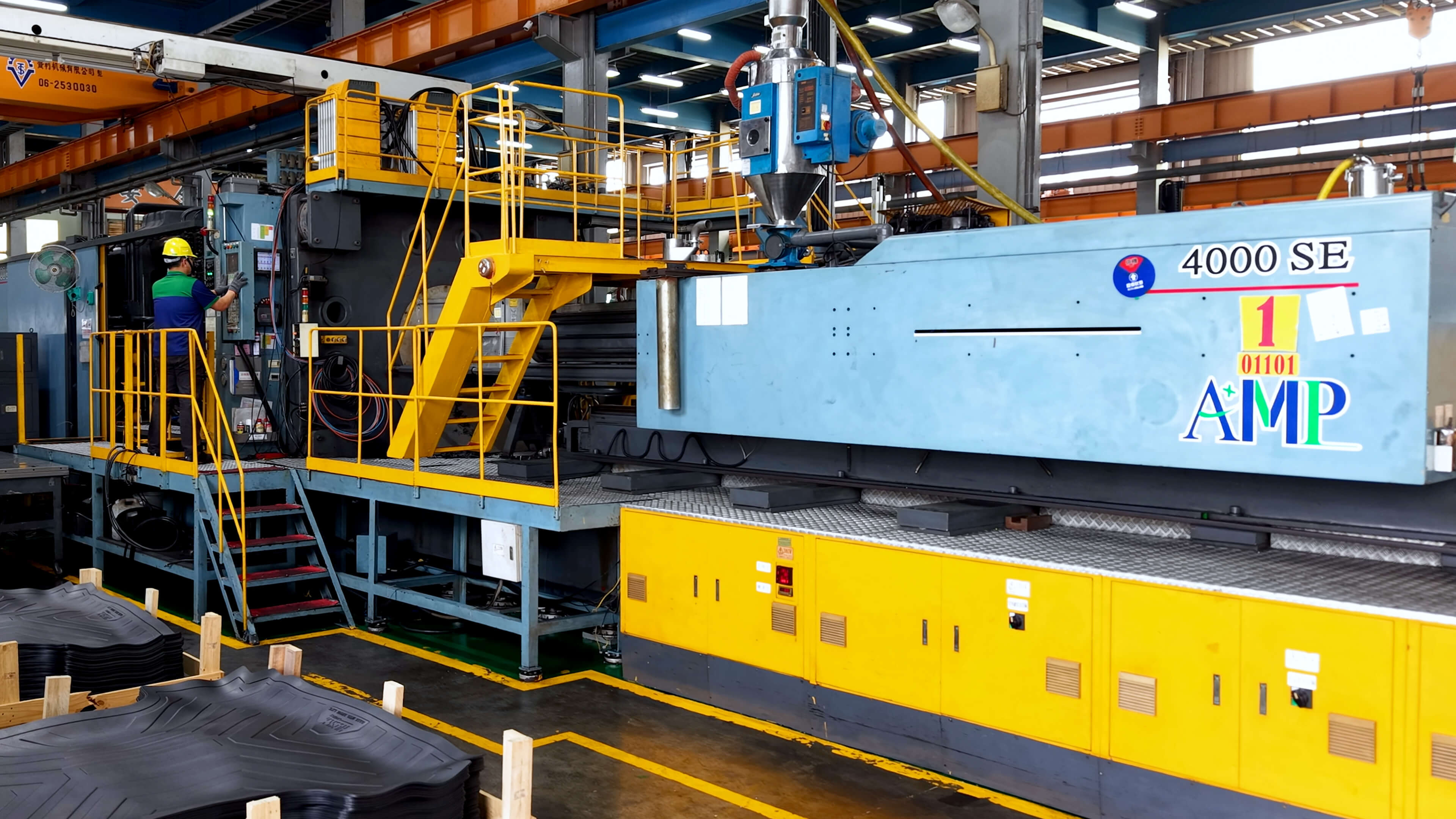 gas assisted injection mold with 20 mm nitrogen channel and overflow cavity — 30 to 60 percent clamp tonnage reduction