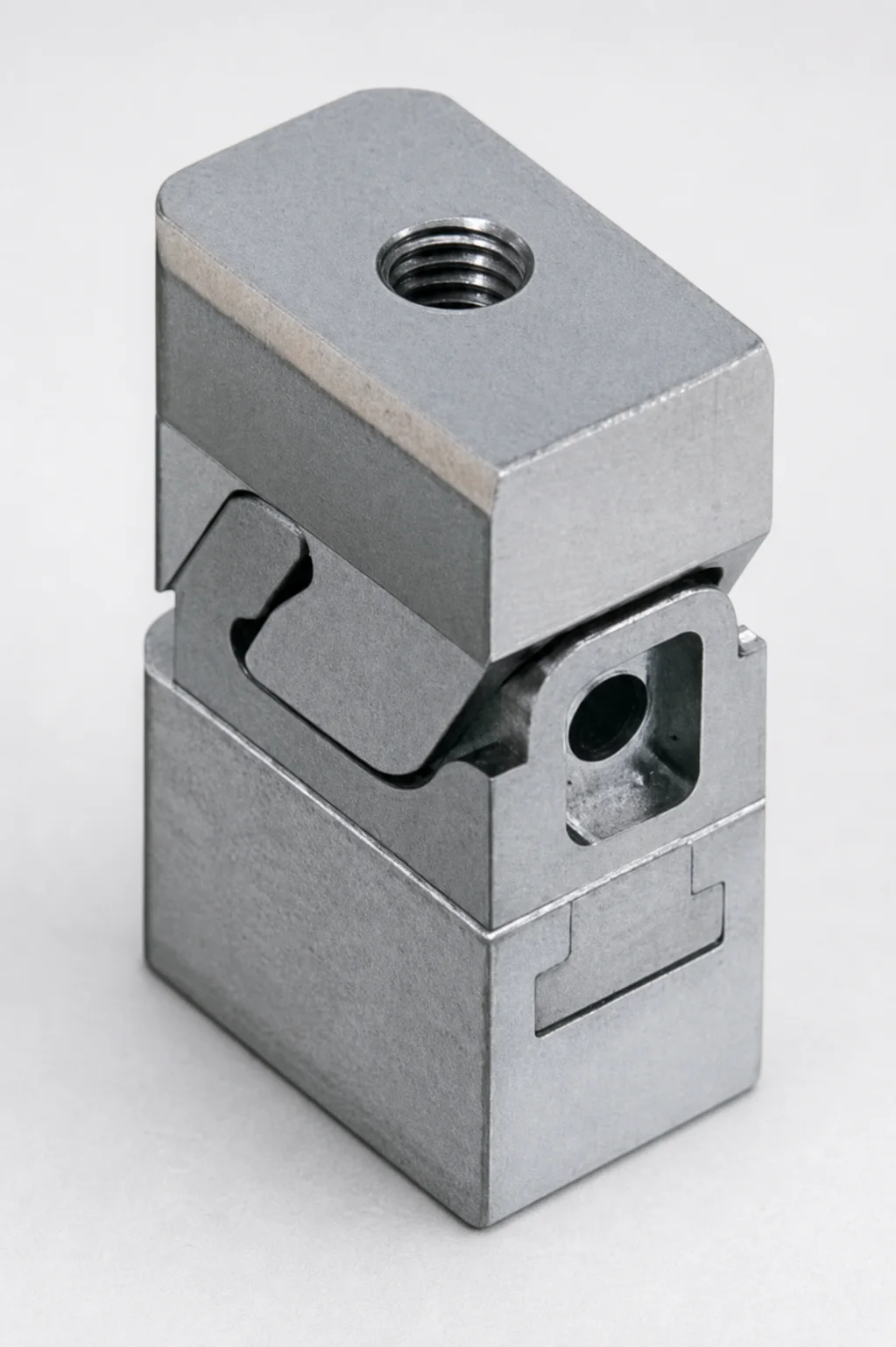 mold lifter undercut ejection — lateral travel 3-5 mm, ejector stroke 8-15 mm